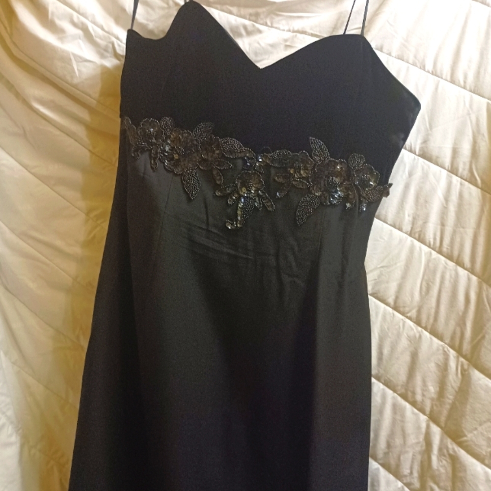 Long formal black dress, back split, velvet trimmings, patterned sequence top